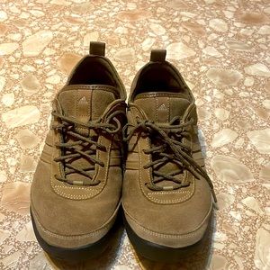 Adidas daroga, gray woman shoe size: 5.5 good condition